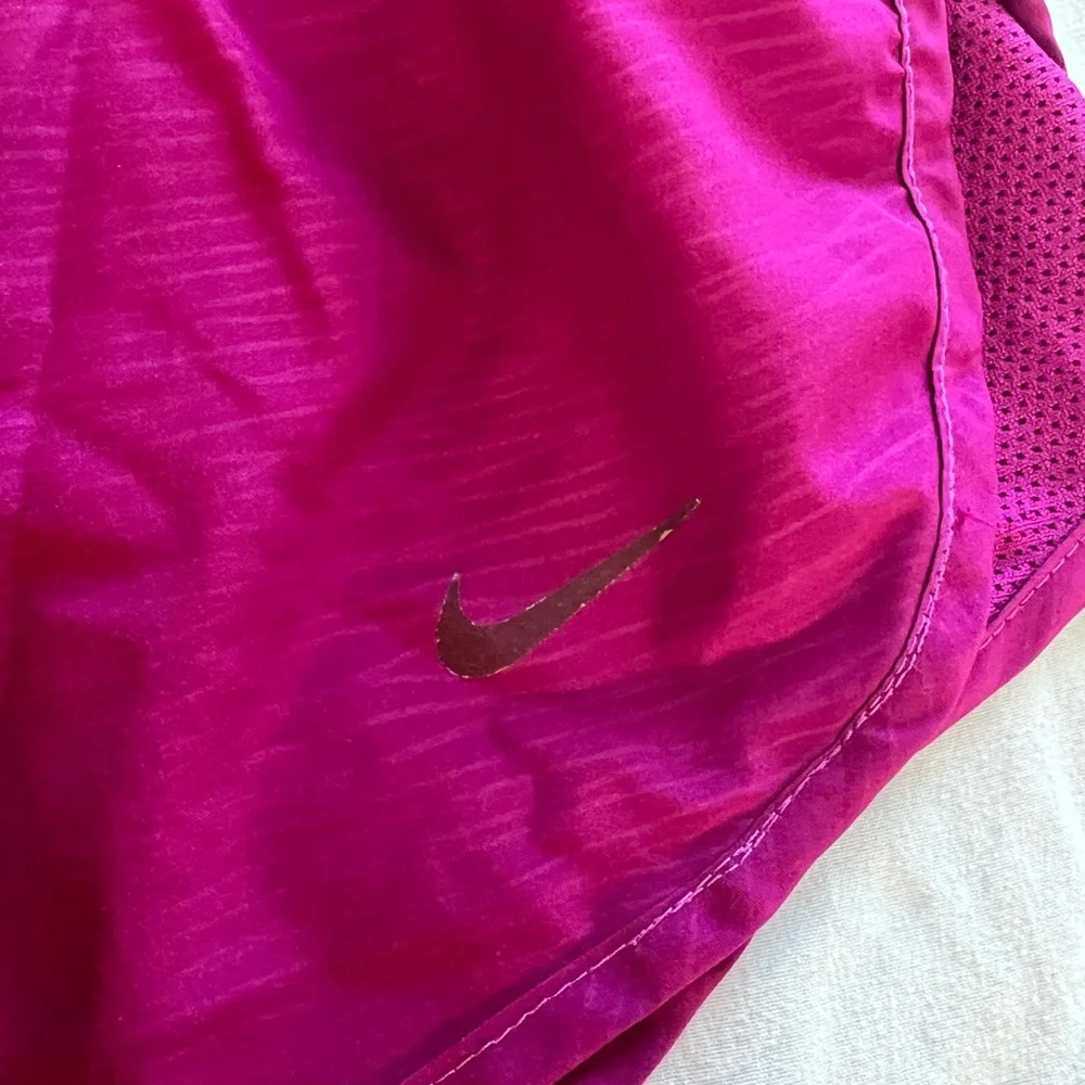 Nike Women's Vibrant Purple Athletic Shorts Size XS‎